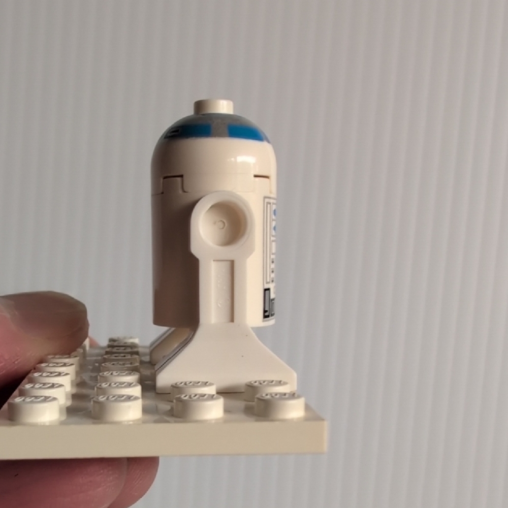 LEGO Star Wars R2-D2 Minifigure - Picture 4 of 6